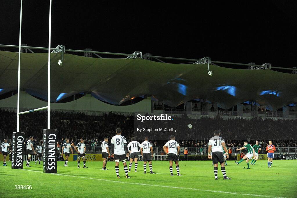 21 November 2009; Jonathan Sexton, Ireland, kicks a penalty towards the end of the first half. Autumn International Guinness Series 2009, Ireland v Fiji, Royal Dublin Society, Ballsbridge, Dublin. Picture credit: Stephen McCarthy / SPORTSFILE