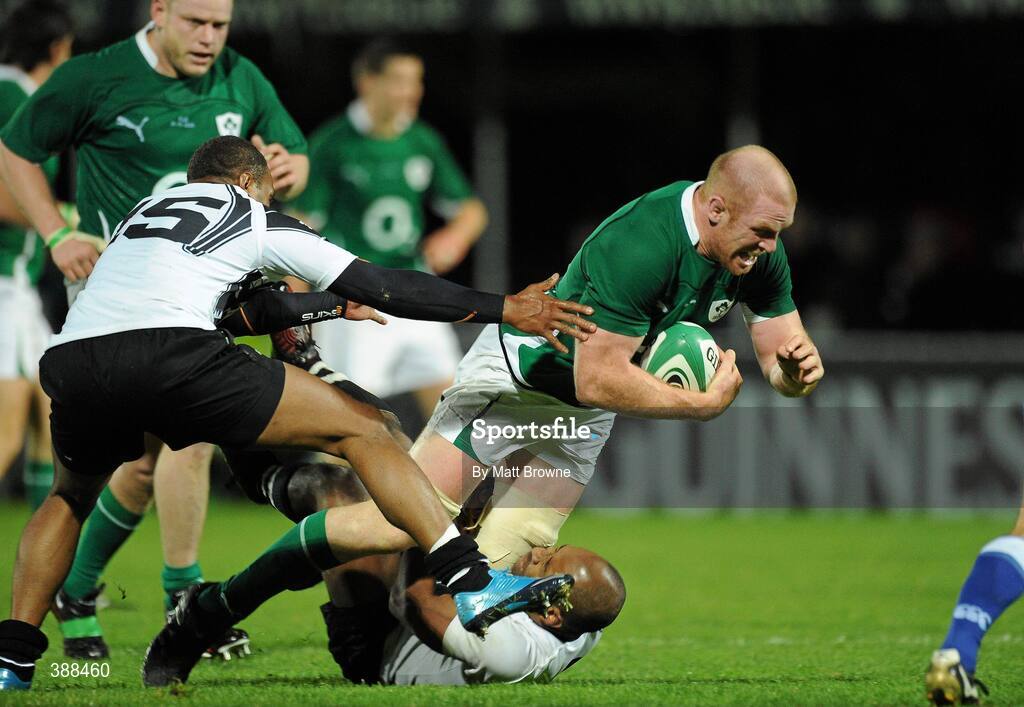 21 November 2009; Paul O’Connell, Ireland, is tackled by Norman Ligairi, left, and Mosese Rauluni, Fiji. Autumn International Guinness Series 2009, Ireland v Fiji, Royal Dublin Society, Ballsbridge, Dublin. Picture credit: Matt Browne / SPORTSFILE