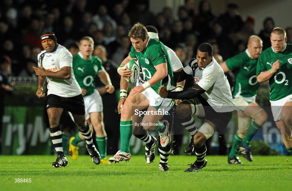 21 November 2009; Sean O’Brien, Ireland, is tackled by Asaeli Boko, Fiji. Autumn International Guinness Series 2009, Ireland v Fiji, Royal Dublin Society, Ballsbridge, Dublin. Picture credit: Matt Browne / SPORTSFILE