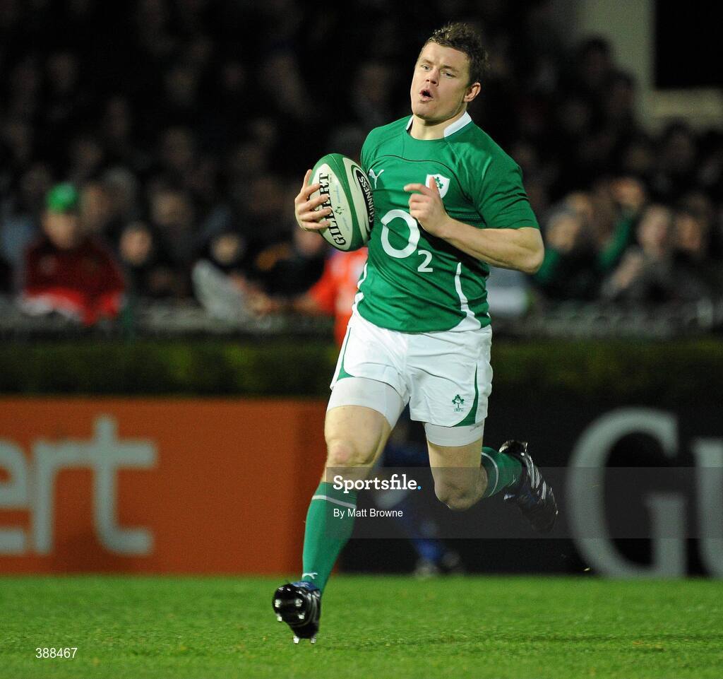 21 November 2009; Captain Brian O’Driscoll runs to the line to score Ireland's second try. Autumn International Guinness Series 2009, Ireland v Fiji, Royal Dublin Society, Ballsbridge, Dublin. Picture credit: Matt Browne / SPORTSFILE