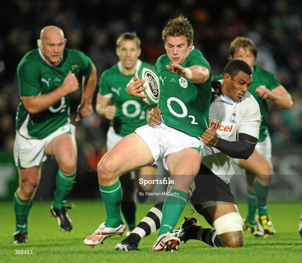21 November 2009; Sean O'Brien, Ireland, is tackled by Asaeli Boko, Fiji. Autumn International Guinness Series 2009, Ireland v Fiji, Royal Dublin Society, Ballsbridge, Dublin. Picture credit: Stephen McCarthy / SPORTSFILE