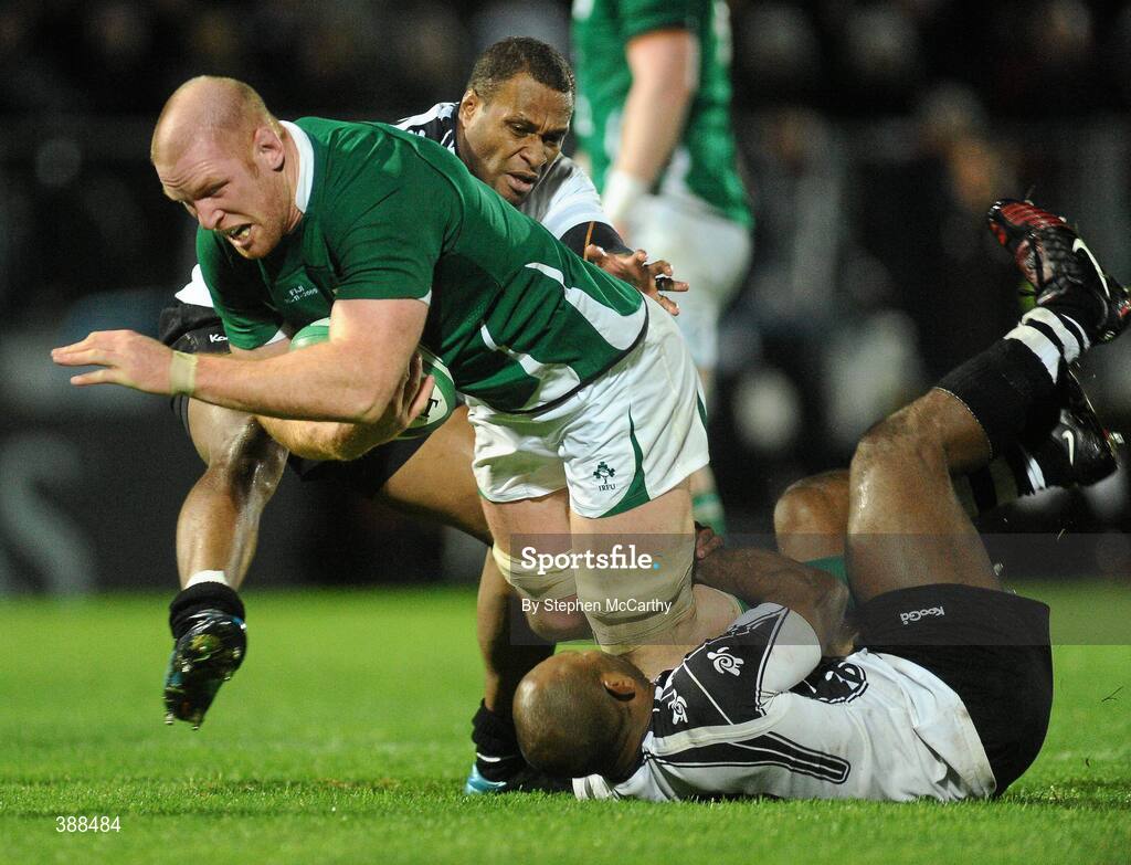 21 November 2009; Paul O'Connell, Ireland, is tackled by Asaeli Boko, left, and Mosese Rauluni, Fiji. Autumn International Guinness Series 2009, Ireland v Fiji, Royal Dublin Society, Ballsbridge, Dublin. Picture credit: Stephen McCarthy / SPORTSFILE