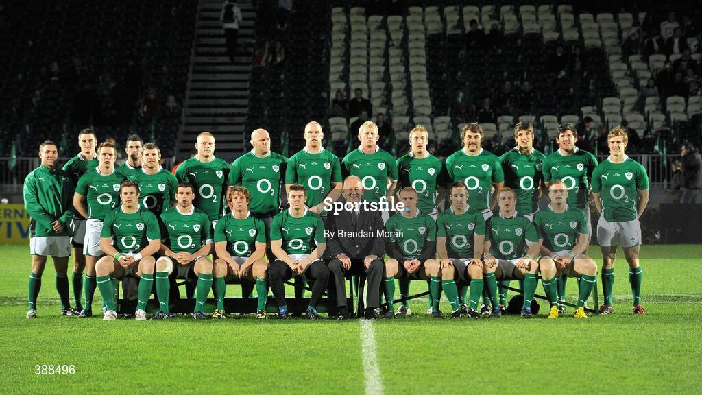 21 November 2009; The Ireland team, back from left, Paddy Wallace, Jonathan Sexton, Eoin Sexton, Rob Kearney, Gordon D'Arcy, Tom Court, John Hayes, Paul O'Connell, Leo Cullen, Stephen Ferris, Tony Buckley, Donncha O'Callaghan, Shane Horgan and Andrew Trimble, with front, from left, Sean O'Brien, Denis Leamy, Jerry Flannery, Brian O'Driscoll, John Callaghan, IRFU President, Keith Earls, Tomas O'Leary, Sean Cronin and Jamie Heaslip. Autumn International Guinness Series 2009, Ireland v Fiji, Royal Dublin Society, Ballsbridge, Dublin. Picture credit: Brendan Moran / SPORTSFILE