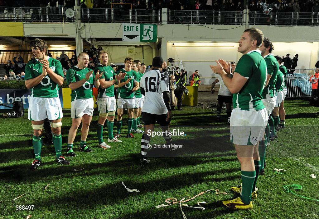 21 November 2009; The Ireland players applaud the Fijian team from the pitch after the game. Autumn International Guinness Series 2009, Ireland v Fiji, Royal Dublin Society, Ballsbridge, Dublin. Picture credit: Brendan Moran / SPORTSFILE
