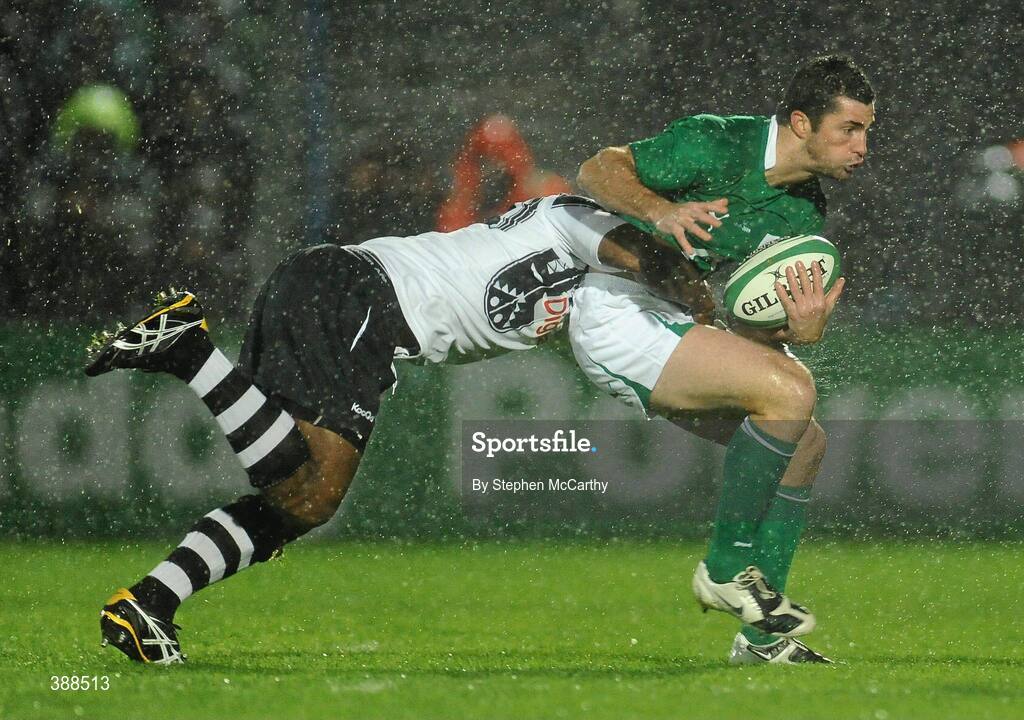 21 November 2009; Rob Kearney, Ireland, is tackled by Vereniki Goneva, Fiji. Autumn International Guinness Series 2009, Ireland v Fiji, Royal Dublin Society, Ballsbridge, Dublin. Picture credit: Stephen McCarthy / SPORTSFILE