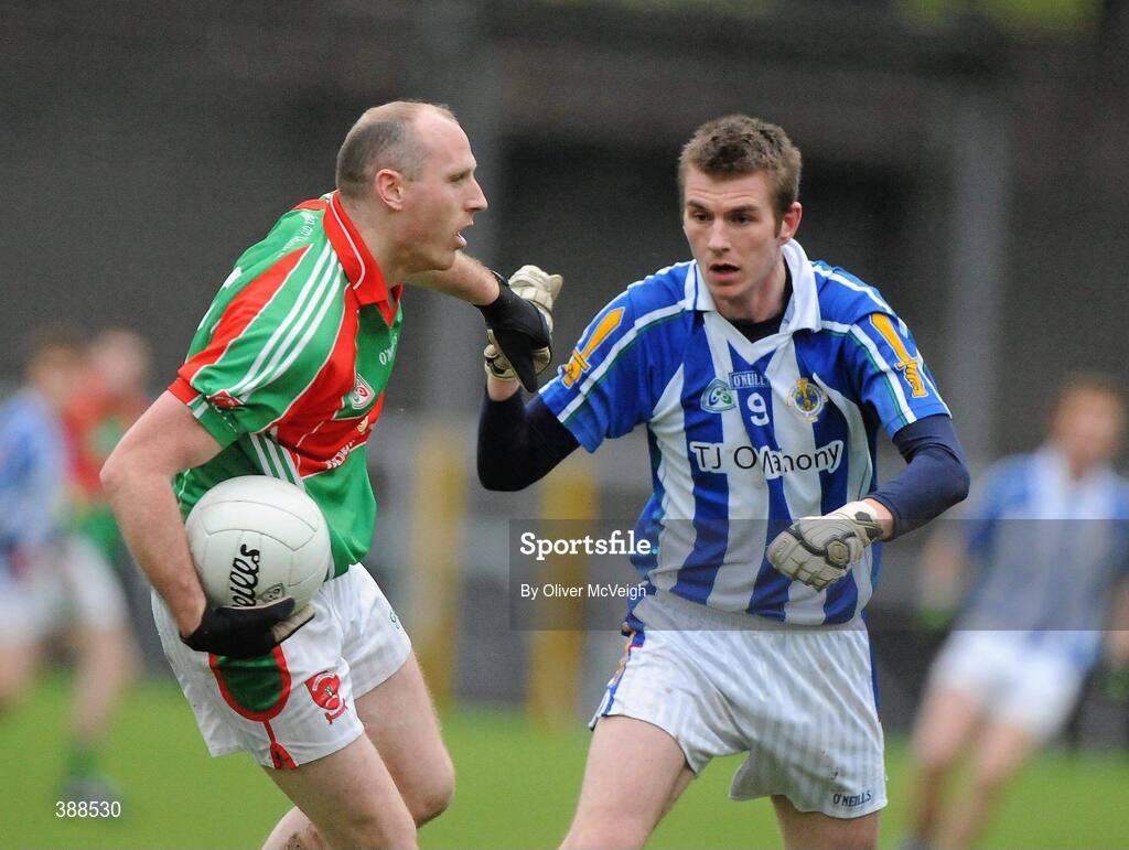 22 November 2009; Seanie O'Donoghue, Garrycastle, in action against Paul Galvin, Ballyboden St Enda's. Garrycastle v Ballyboden St Enda's - AIB GAA Football Leinster Club Senior Championship Semi-Final, Cusack Park, Mullingar, Co. Westmeath. Picture credit: Oliver McVeigh / SPORTSFILE