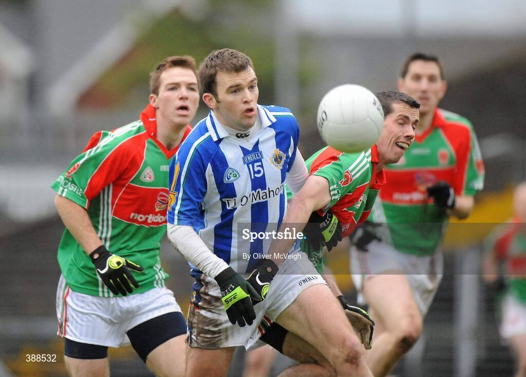 22 November 2009; Padraig Rattingan, Garrycastle, in action against Andrew Kerin, Ballyboden St Enda's. Garrycastle v Ballyboden St Enda's - AIB GAA Football Leinster Club Senior Championship Semi-Final, Cusack Park, Mullingar, Co. Westmeath. Picture credit: Oliver McVeigh / SPORTSFILE