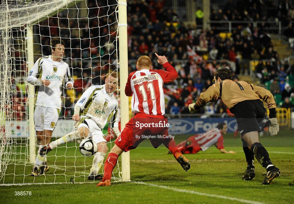 22 November 2009; Eoin Doyle, Sligo Rovers, celebrates after scoring his side's first goal. FAI Ford Cup Final, Sligo Rovers v Sporting Fingal, Tallaght Stadium, Dublin. Picture credit: Stephen McCarthy / SPORTSFILE