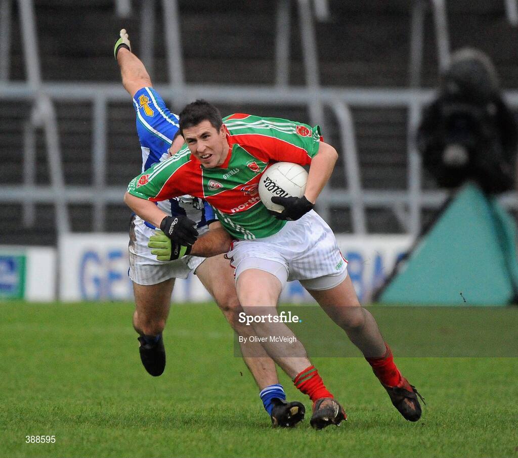 22 November 2009; Garry Dolan, Garrycastle, in action against Stephen Hiney, Ballyboden St Enda's. Garrycastle v Ballyboden St Enda's - AIB GAA Football Leinster Club Senior Championship Semi-Final, Cusack Park, Mullingar, Co. Westmeath. Picture credit: Oliver McVeigh / SPORTSFILE
