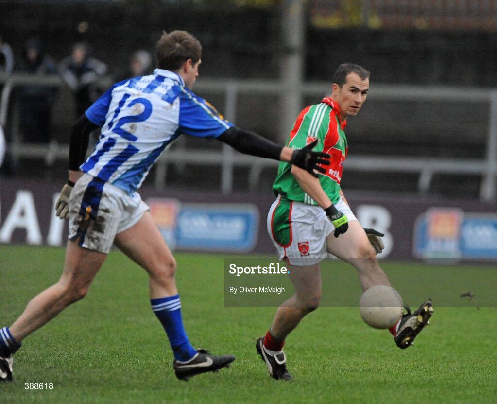 22 November 2009; Dessie Dolan, Garrycastle, in action against Cormac Smyth, Ballyboden St Enda's. Garrycastle v Ballyboden St Enda's - AIB GAA Football Leinster Club Senior Championship Semi-Final, Cusack Park, Mullingar, Co. Westmeath. Picture credit: Oliver McVeigh / SPORTSFILE