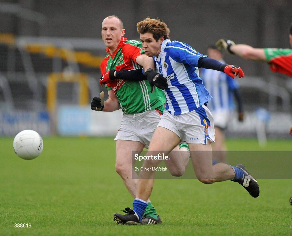 22 November 2009; Darragh Nelson, Ballyboden St Enda's, in action against Seanie O'Donoghue, Garrycastle. Garrycastle v Ballyboden St Enda's - AIB GAA Football Leinster Club Senior Championship Semi-Final, Cusack Park, Mullingar, Co. Westmeath. Picture credit: Oliver McVeigh / SPORTSFILE