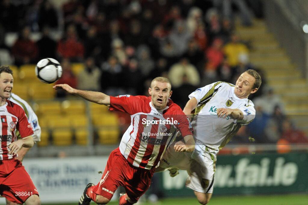 22 November 2009; Gary O'Neill, Sporting Fingal, beats Richie Ryan, Sligo Rovers to score his side's winning goal to the FAI Ford Cup final. FAI Ford Cup Final, Sligo Rovers v Sporting Fingal, Tallaght Stadium, Dublin. Picture credit: David Maher / SPORTSFILE