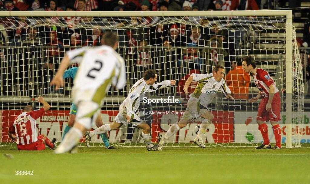 22 November 2009; Gary O'Neill, Sporting Fingal, turns to celebrate after scoring his side's winning goal. FAI Ford Cup Final, Sligo Rovers v Sporting Fingal, Tallaght Stadium, Dublin. Picture credit: Stephen McCarthy / SPORTSFILE