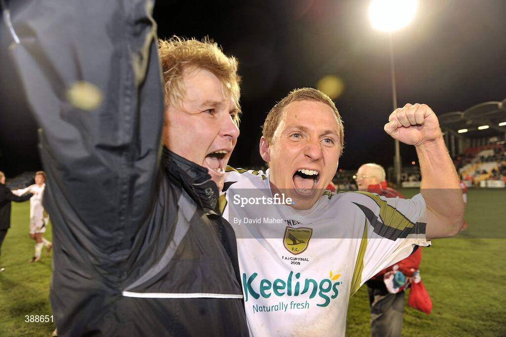 22 November 2009; Winning goalscorer Gary O'Neill, Sporting Fingal, celebrates with manager Liam Buckley after winning the FAI Ford Cup Final. FAI Ford Cup Final, Sligo Rovers v Sporting Fingal, Tallaght Stadium, Dublin. Picture credit: David Maher / SPORTSFILE