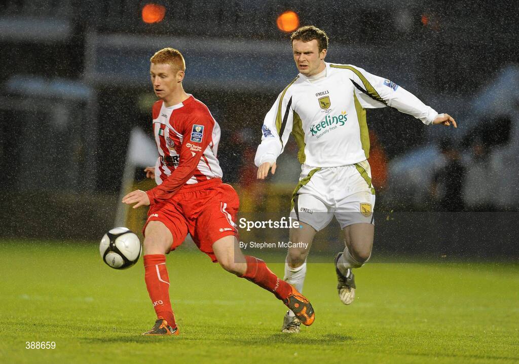 22 November 2009; Eoin Doyle, Sligo Rovers, in action against Conan Byrne, Sporting Fingal. FAI Ford Cup Final, Sligo Rovers v Sporting Fingal, Tallaght Stadium, Dublin. Picture credit: Stephen McCarthy / SPORTSFILE