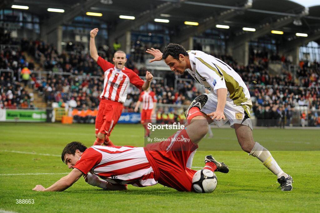 22 November 2009; Gavin Peers, Sligo Rovers, in action against Eamon Zayed, Sporting Fingal. FAI Ford Cup Final, Sligo Rovers v Sporting Fingal, Tallaght Stadium, Dublin. Picture credit: Stephen McCarthy / SPORTSFILE