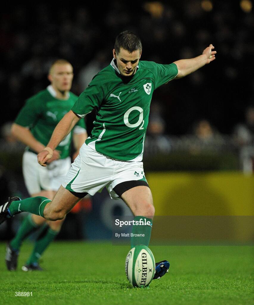 21 November 2009; Jonathan Sexton, Ireland, kicks a penalty against Fiji. Autumn International Guinness Series 2009, Ireland v Fiji, Royal Dublin Society, Ballsbridge, Dublin. Picture credit: Matt Browne / SPORTSFILE