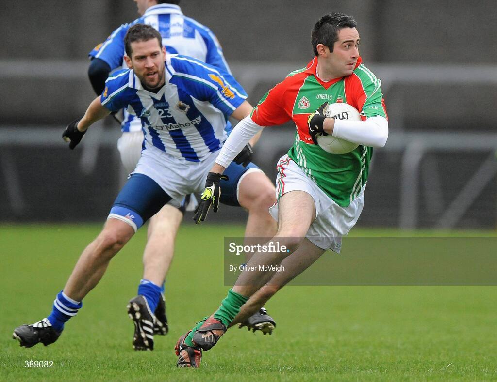 22 November 2009; James Duignan, Garrycastle, in action against Darragh Kiernan, Ballyboden St Enda's. AIB GAA Football Leinster Club Senior Championship Semi-Final, Garrycastle v Ballyboden St Enda's, Cusack Park, Mullingar. Picture credit: Oliver McVeigh / SPORTSFILE