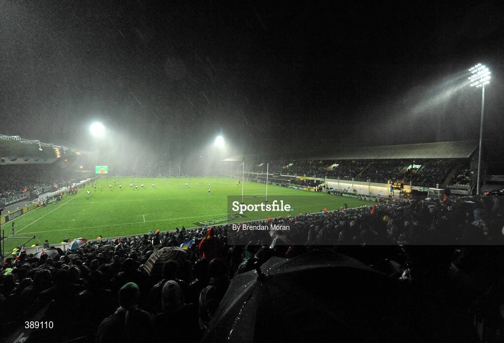 21 November 2009; Fiji kick off the first rugby international game to be played at the RDS. Autumn International Guinness Series 2009, Ireland v Fiji, Royal Dublin Society, Ballsbridge, Dublin. Picture credit: Brendan Moran / SPORTSFILE