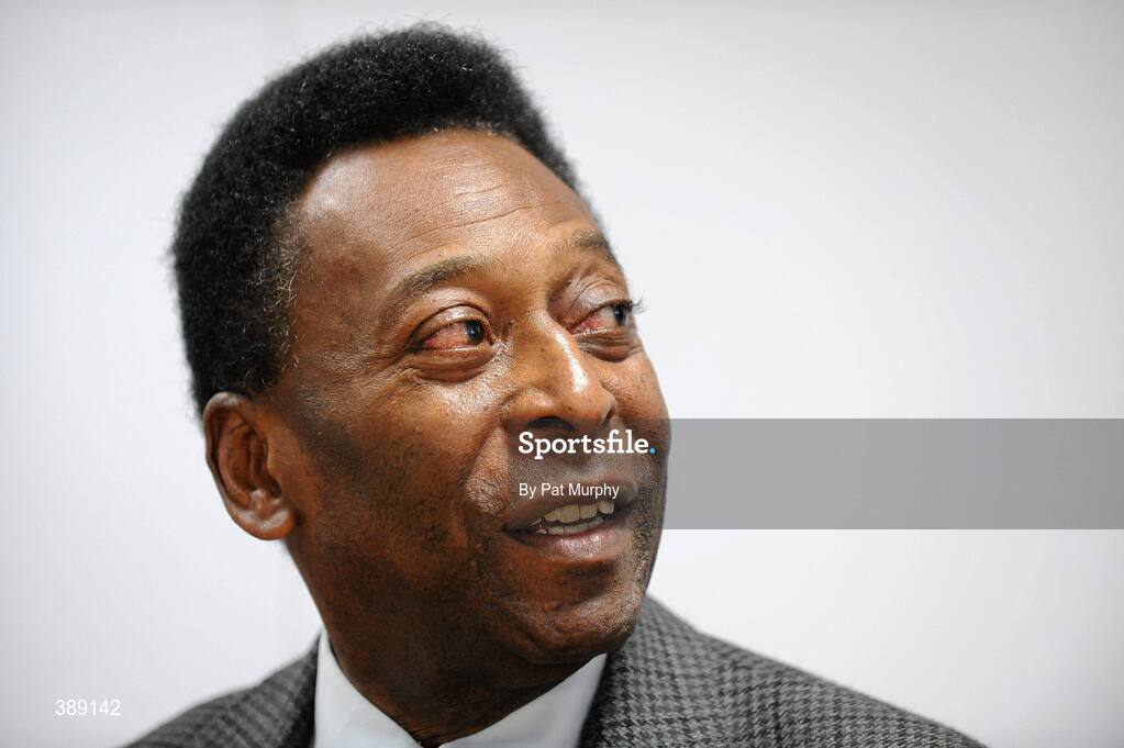 26 November 2009; Brazilian soccer legend Pelé speaking at a press conference during a visit to Our Lady’s Children’s Hospital, Crumlin, Dublin. Picture credit: Pat Murphy / SPORTSFILE
