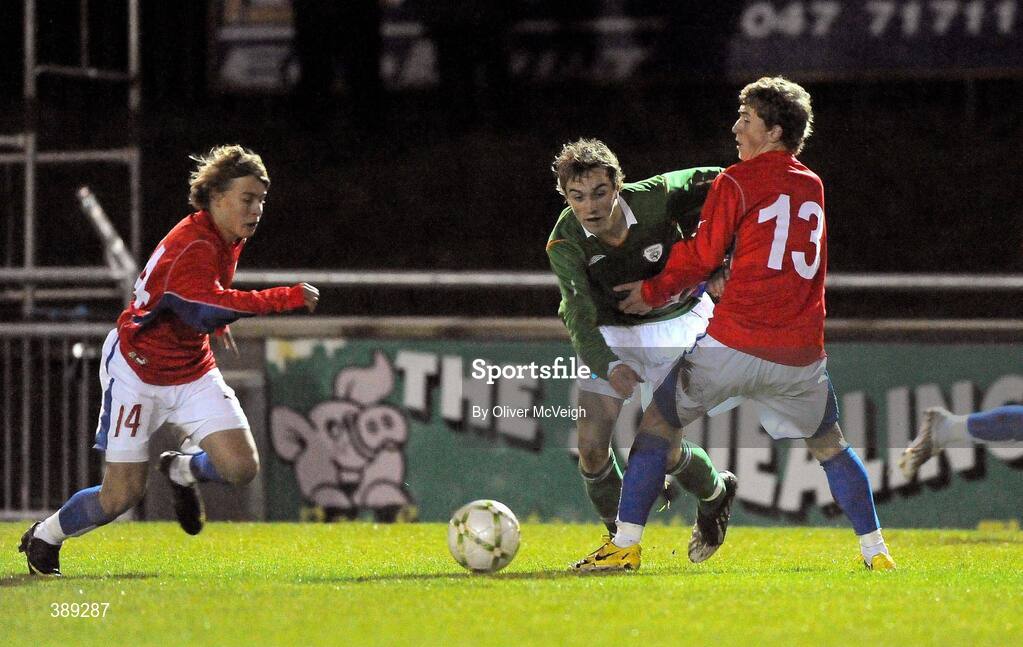 26 November 2009; Paul Devereux, Republic of Ireland, in action against Petr Nerad and Pavel Marianus, Czech Republic. U16 International Friendly, Republic of Ireland v Czech Republic, Kingspan Century Park, Monaghan. Picture credit: Oliver McVeigh / SPORTSFILE