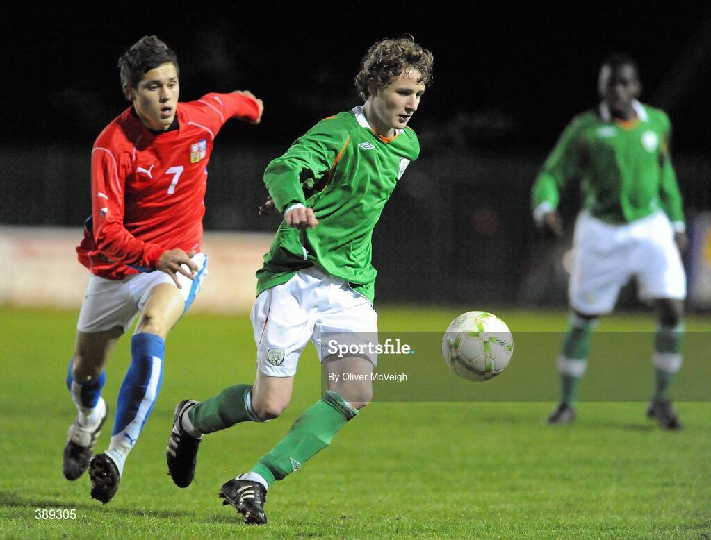 26 November 2009; Kieran Sadlier, Republic of Ireland, in action against Nikolas Salasovic, Czech Republic. U16 International Friendly, Republic of Ireland v Czech Republic, Kingspan Century Park, Monaghan. Picture credit: Oliver McVeigh / SPORTSFILE