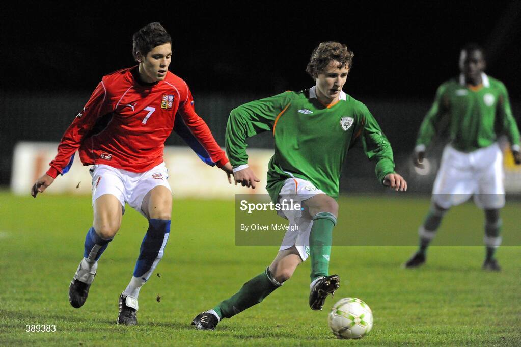 26 November 2009; Kieran Sadlier, Republic of Ireland, in action against Nikolas Salasovic, Czech Republic. U16 International Friendly, Republic of Ireland v Czech Republic, Kingspan Century Park, Monaghan. Picture credit: Oliver McVeigh / SPORTSFILE