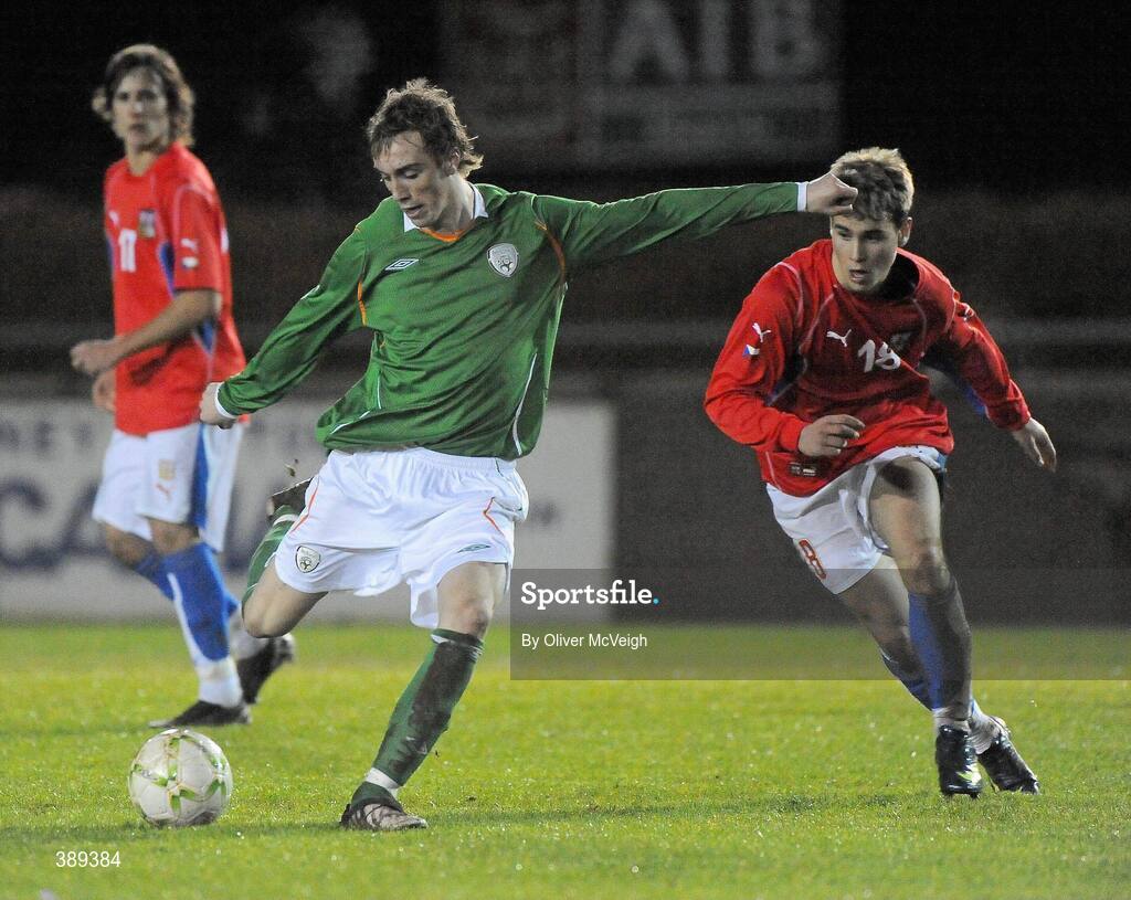 26 November 2009; Paul Devereux, Republic of Ireland, in action against Patrik Svoboda, Czech Republic. U16 International Friendly, Republic of Ireland v Czech Republic, Kingspan Century Park, Monaghan. Picture credit: Oliver McVeigh / SPORTSFILE
