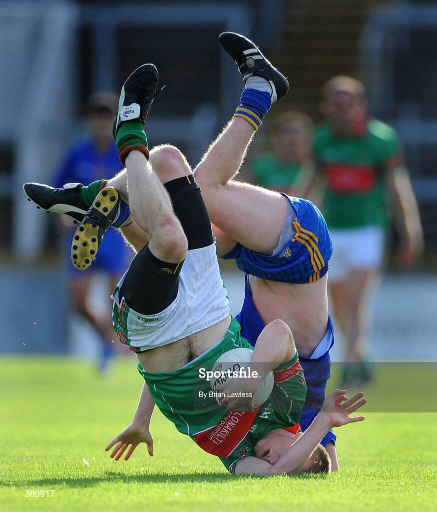 27 September 2009; Conor McManus, Clonakilty, in action against Ross O'Dwyer, St. Finbarr's. Cork County Senior Football Final, St. Finbarr's v Clonakilty, Páirc Uí Chaoimh, Cork. Picture credit: Brian Lawless / SPORTSFILE