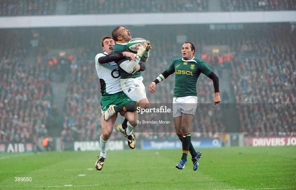 28 November 2009; Bryan Habana, South Africa, is tackled by Tommy Bowe, Ireland. Autumn International Guinness Series 2009, Ireland v South Africa, Croke Park, Dublin. Picture credit: Brendan Moran / SPORTSFILE