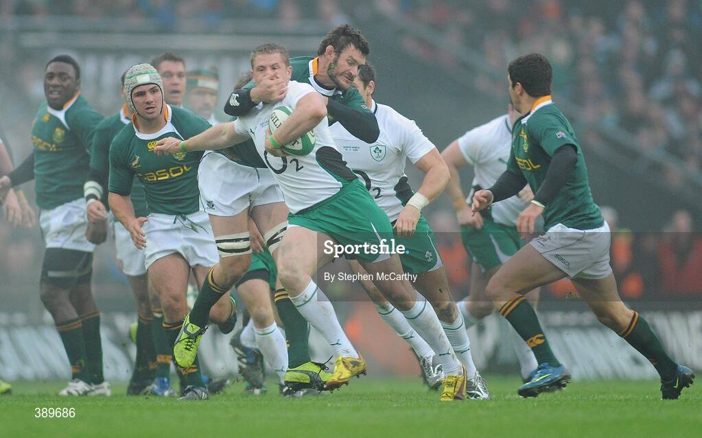 28 November 2009; Jamie Heaslip, Ireland, is tackled by Danie Rossouw, South Africa. Autumn International Guinness Series 2009, Ireland v South Africa, Croke Park, Dublin. Picture credit: Stephen McCarthy / SPORTSFILE