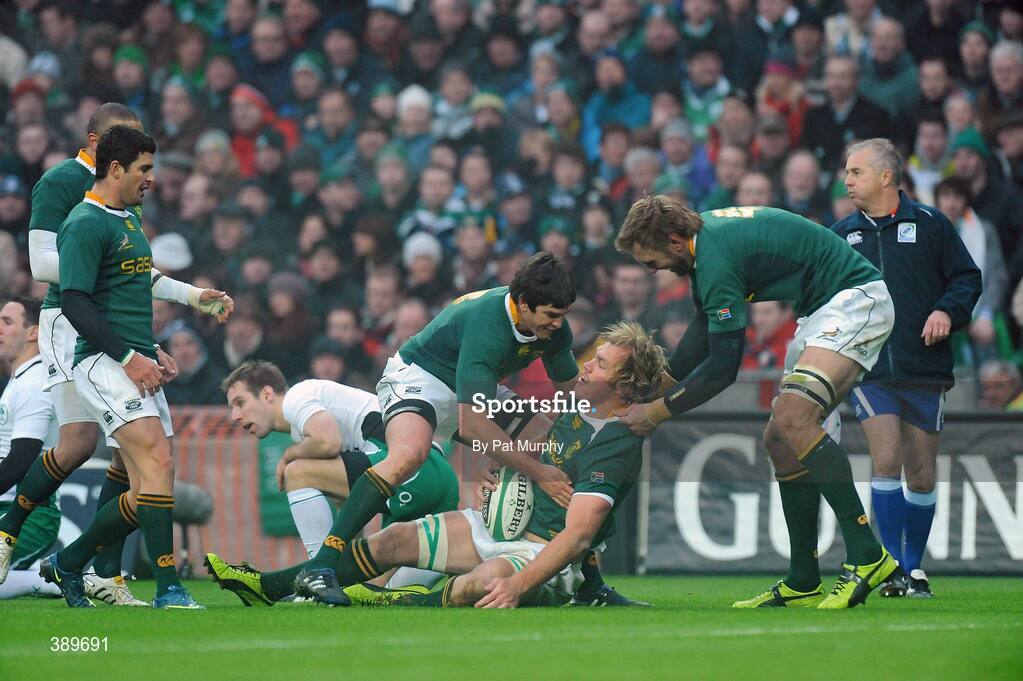 28 November 2009; Schalk Burger, South Africa, celebrates with team-mates Jaque Fourie, left, and Andries Bekker, right, after scoring his side's first try. Autumn International Guinness Series 2009, Ireland v South Africa, Croke Park, Dublin. Picture credit: Pat Murphy / SPORTSFILE