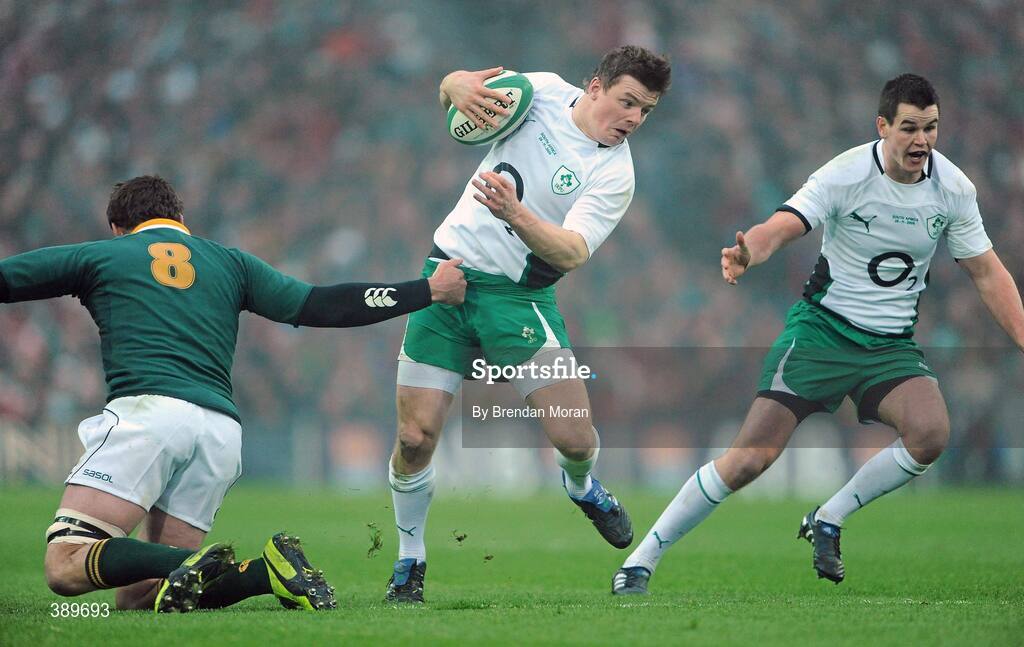 28 November 2009; Brian O'Driscoll, Ireland, supported by team-mate Jonathan Sexton, is tackled by Danie Rossouw, South Africa. Autumn International Guinness Series 2009, Ireland v South Africa, Croke Park, Dublin. Picture credit: Brendan Moran / SPORTSFILE