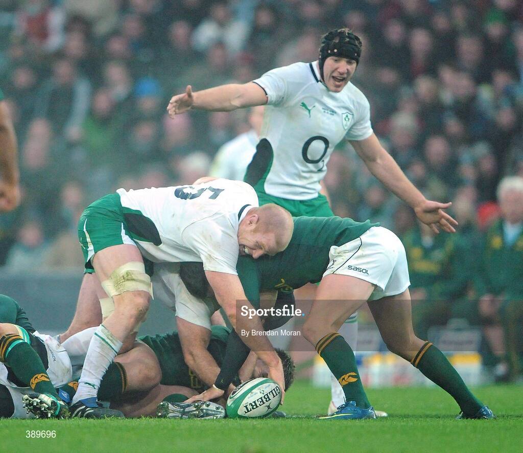28 November 2009; Paul O'Connell, Ireland, steals the ball from Jaque Fourie, South Africa. Autumn International Guinness Series 2009, Ireland v South Africa, Croke Park, Dublin. Picture credit: Brendan Moran / SPORTSFILE