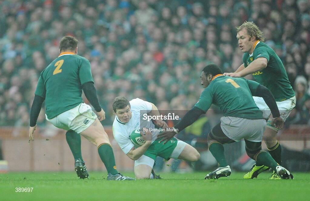 28 November 2009; Brian O'Driscoll, Ireland, in action against John Smit, 2, Tendai Mtawarira, 1, and Schalk Burger, South Africa. Autumn International Guinness Series 2009, Ireland v South Africa, Croke Park, Dublin. Picture credit: Brendan Moran / SPORTSFILE