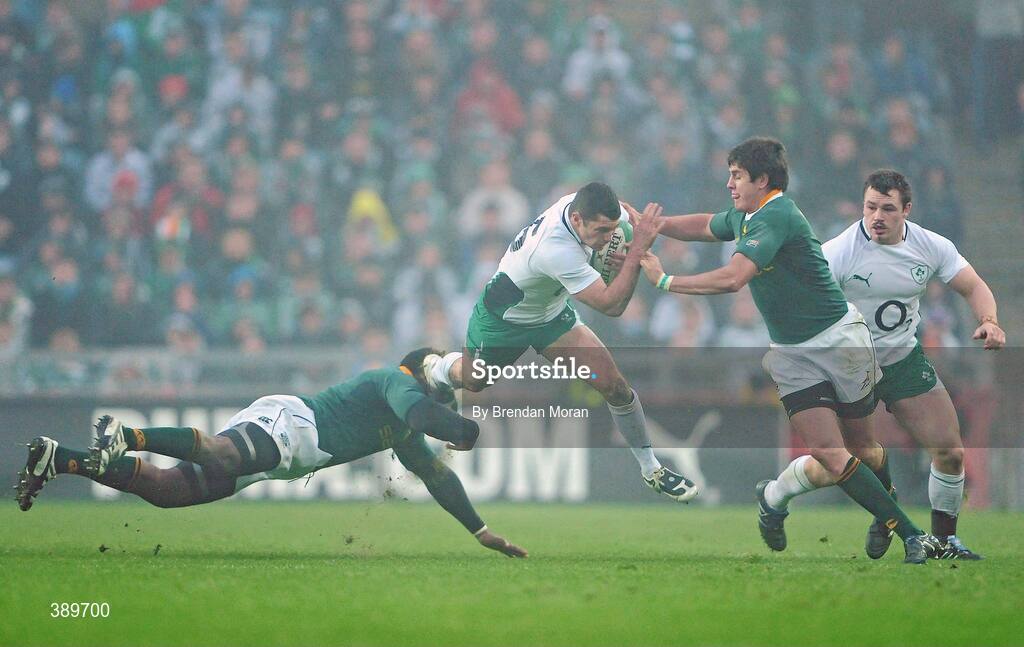 28 November 2009; Rob Kearney, Ireland, is tackled by Tendai Mtawarira, left, and Jaque Fourie, South Africa. Autumn International Guinness Series 2009, Ireland v South Africa, Croke Park, Dublin. Picture credit: Brendan Moran / SPORTSFILE