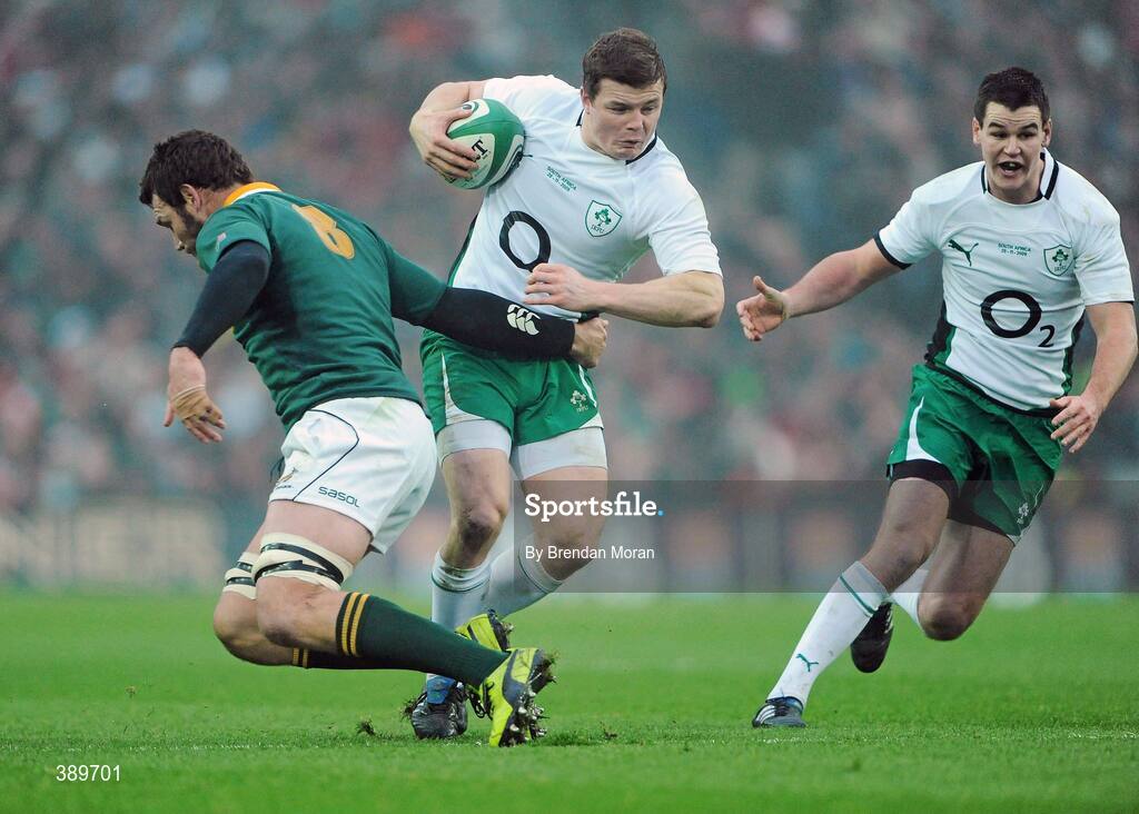 28 November 2009; Brian O'Driscoll, Ireland, supported by team-mate Jonathan Sexton, is tackled by Danie Rossouw, South Africa. Autumn International Guinness Series 2009, Ireland v South Africa, Croke Park, Dublin. Picture credit: Brendan Moran / SPORTSFILE