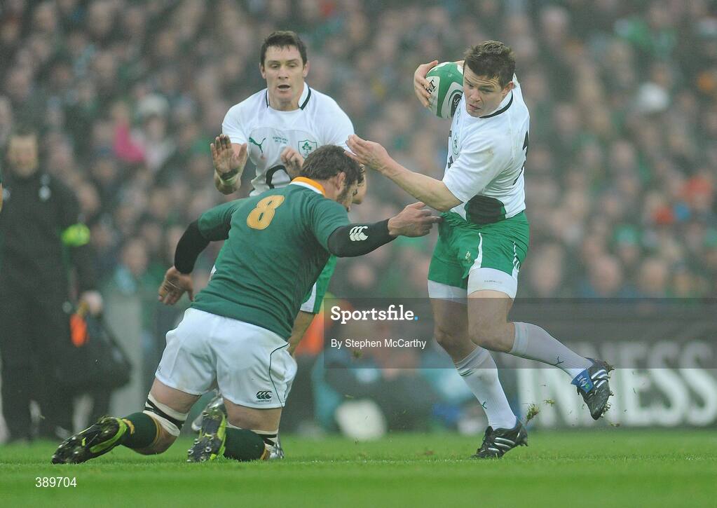 28 November 2009; Brian O'Driscoll, Ireland, is tackled by Danie Rossouw, South Africa. Autumn International Guinness Series 2009, Ireland v South Africa, Croke Park, Dublin. Picture credit: Stephen McCarthy / SPORTSFILE