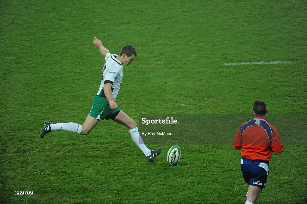 28 November 2009; Jonathan Sexton, Ireland, kicks Ireland into the lead in the 51st minute. Autumn International Guinness Series 2009, Ireland v South Africa, Croke Park, Dublin. Picture credit: Ray McManus / SPORTSFILE