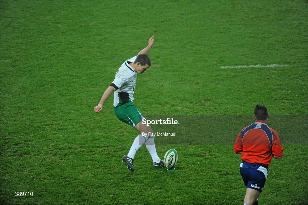 28 November 2009; Jonathan Sexton, Ireland, kicks Ireland into the lead in the 51st minute. Autumn International Guinness Series 2009, Ireland v South Africa, Croke Park, Dublin. Picture credit: Ray McManus / SPORTSFILE