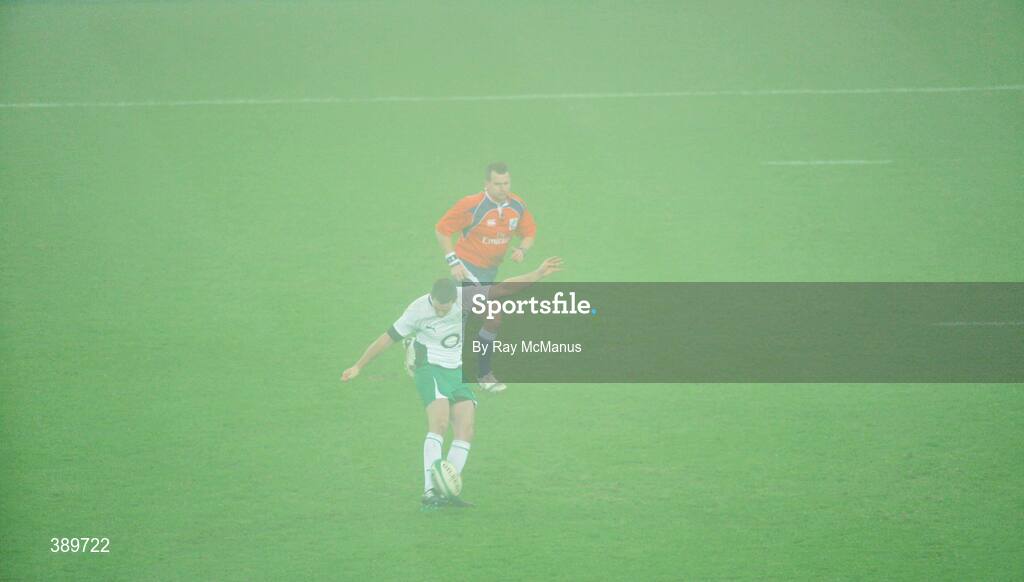 28 November 2009; Jonathan Sexton, Ireland, scores a penalty to leave the score 15-10, despite the heavy fog. Autumn International Guinness Series 2009, Ireland v South Africa, Croke Park, Dublin. Picture credit: Ray McManus / SPORTSFILE