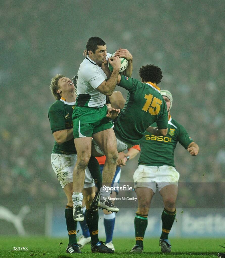 28 November 2009; Rob Kearney, Ireland, claims the ball ahead of Zane Kirchner, South Africa. Autumn International Guinness Series 2009, Ireland v South Africa, Croke Park, Dublin. Picture credit: Stephen McCarthy / SPORTSFILE