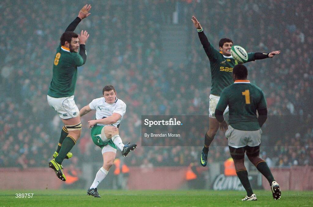 28 November 2009; Brian O'Driscoll, Ireland, attempts a drop goal. Autumn International Guinness Series 2009, Ireland v South Africa, Croke Park, Dublin. Picture credit: Brendan Moran / SPORTSFILE