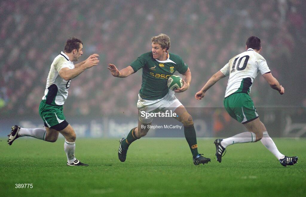 28 November 2009; Jean de Villiers, South Africa, in action against Tomas O'Leary, left, and Jonathan Sexton, Ireland. Autumn International Guinness Series 2009, Ireland v South Africa, Croke Park, Dublin. Picture credit: Stephen McCarthy / SPORTSFILE