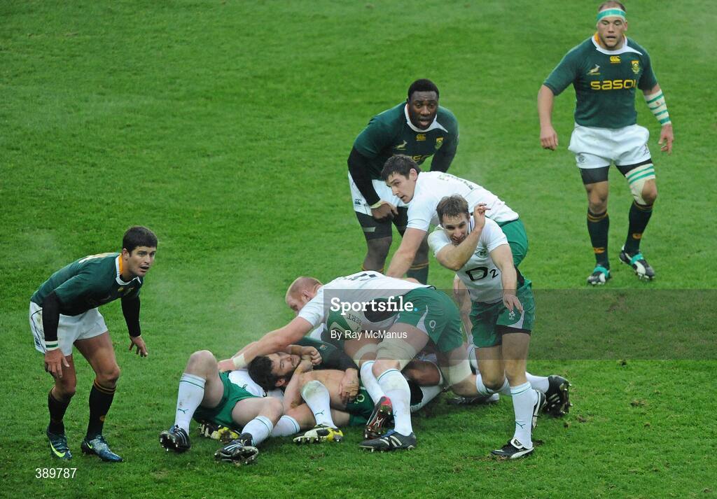 28 November 2009; Tomas O'Leary, Ireland, gets the ball away from the ruck. Autumn International Guinness Series 2009, Ireland v South Africa, Croke Park, Dublin. Picture credit: Ray McManus / SPORTSFILE