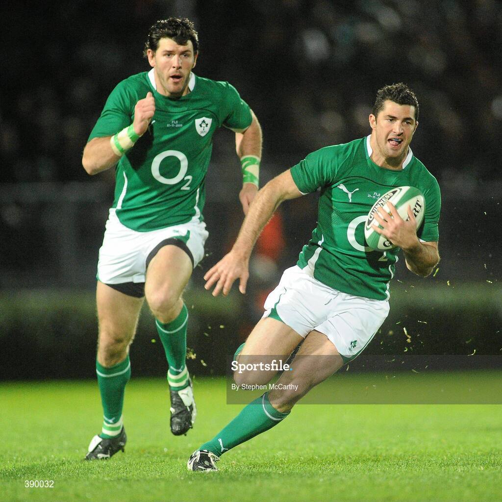 21 November 2009; Rob Kearney, Ireland, supported by team-mate Shane Horgan. Autumn International Guinness Series 2009, Ireland v Fiji, Royal Dublin Society, Ballsbridge, Dublin. Picture credit: Stephen McCarthy / SPORTSFILE