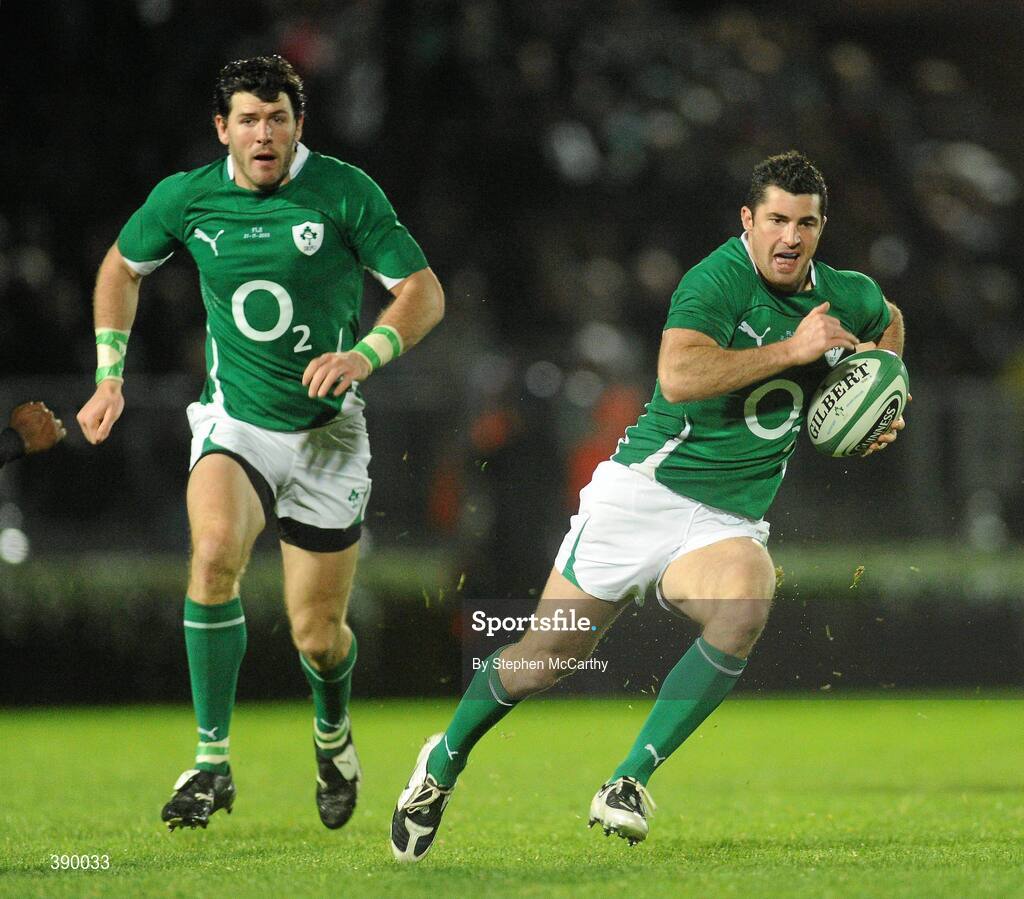21 November 2009; Rob Kearney, Ireland, supported by team-mate Shane Horgan. Autumn International Guinness Series 2009, Ireland v Fiji, Royal Dublin Society, Ballsbridge, Dublin. Picture credit: Stephen McCarthy / SPORTSFILE