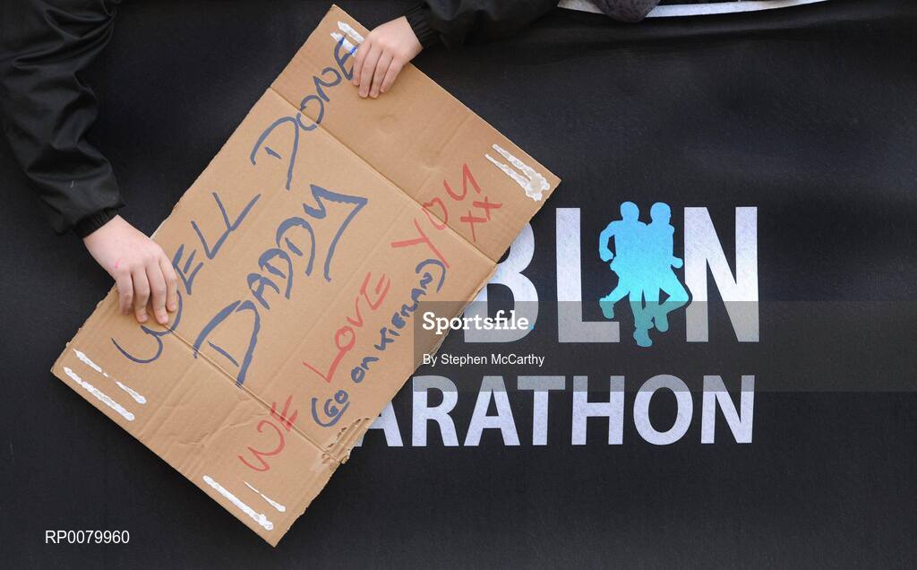 26 October 2009; A general view of a message of support during the Lifestyle Sports - adidas Dublin Marathon 2009. Merrion Square, Dublin. Picture credit: Stephen McCarthy / SPORTSFILE
