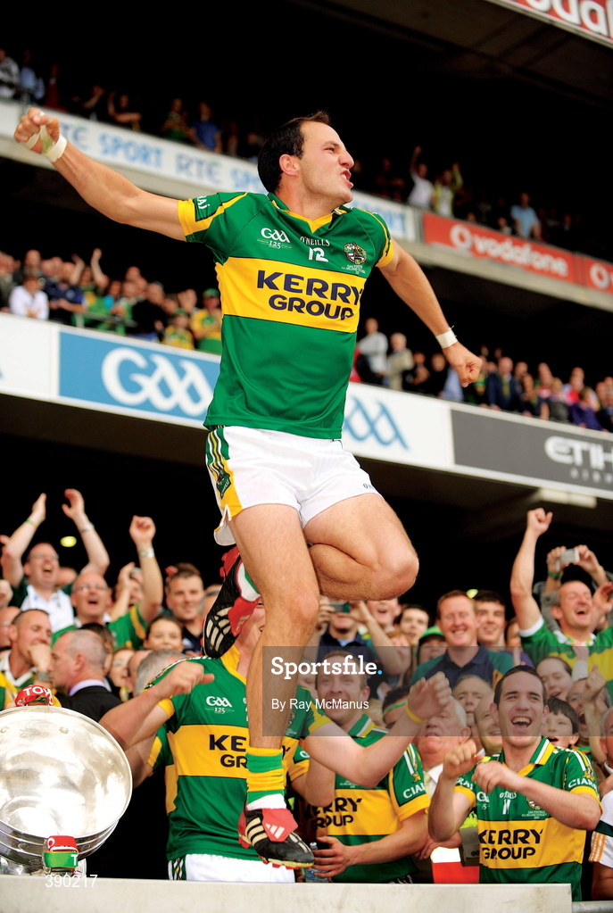 20 September 2009; Yes! Tadhg Kennelly and the Riverdance of success. Picture credit: Ray McManus / SPORTSFILE   This image may be reproduced free of charge when used in conjunction with a review of the book "A Season of Sundays 2009". All other usage © SPORTSFILE