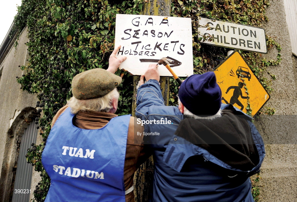 29 March 2009; The medium is the message. Two stewards launch an advertising campaign before the game between Galway and Mayo at Tuam. Photo by Sportsfile


This image may be reproduced free of charge when used in conjunction with a review of the book "A Season of Sundays 2009". All other usage © SPORTSFILE